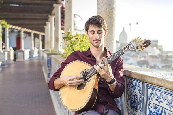 Фадо Музыкант Играющий Уникальной Португальской Гитаре Алфаме Лиссабон Португалия — стоковое фото