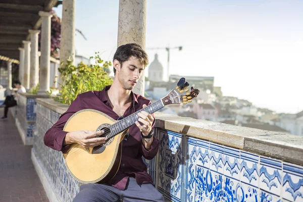 Фадо Музыкант Играющий Уникальной Португальской Гитаре Алфаме Лиссабон Португалия — стоковое фото