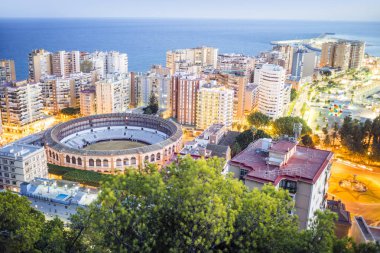 Deniz, Malaga, İspanya yanındaki konut çevrili Malaga bullring