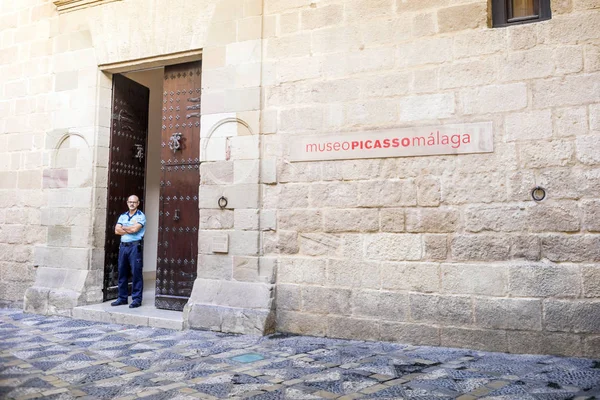 Malaga Spanya Ekim 2018 Güvenlik Görevlisi Ile Picasso Müzesi Girişinde — Stok fotoğraf