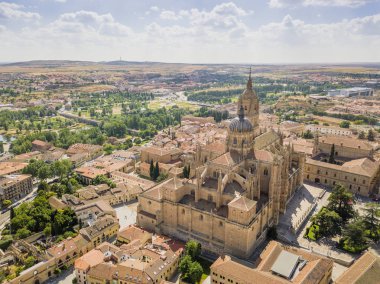 Salamanca havadan görünümü ile yeni ve eski Katedrali ilk planda, İspanya