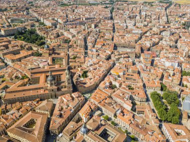 Salamanca Main Square ve kutsal ruh kilise, Leon, İspanya ile güzel mimarisinin havadan görünümü