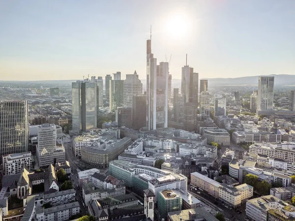 Güneşli Gün Almanya Frankfurt Main Şehir Merkezinde Gökdelenlerin Havadan Görünümü — Stok fotoğraf