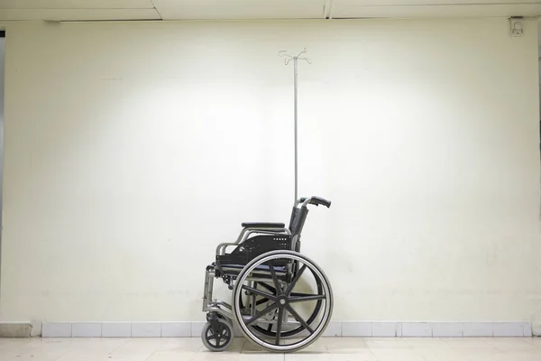 Empty Wheel Chair Sad Dark White Background Hospital Wall — Stock Photo, Image
