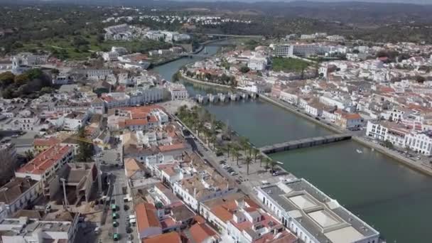 Luchtfoto Van Charmante Tavira Met Romeinse Brug Zonnige Dag Algarve — Stockvideo