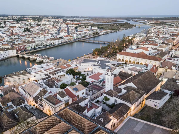 Cidade aérea da bela Tavira à noite, Algarve, Pó — Fotografia de Stock