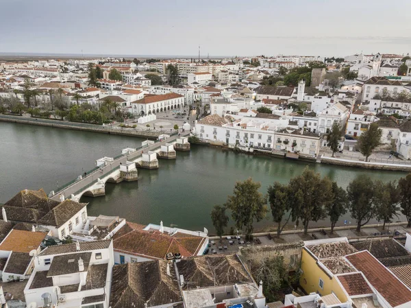 魅力的なタヴィラ、アルガルヴェ、ポルトガルの空中町並み — ストック写真