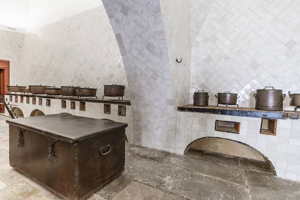 Old kitchen interior full of copper pots — Stock Photo, Image