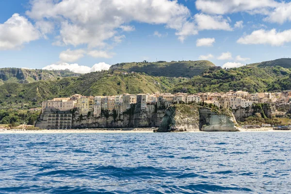 Vista aérea da bela cidade de Tropea, na Calábria, Itália — Fotografia de Stock