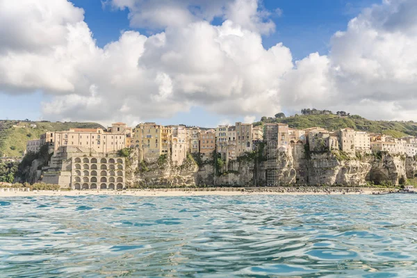 Vista aérea da bela cidade de Tropea, na Calábria, Itália — Fotografia de Stock