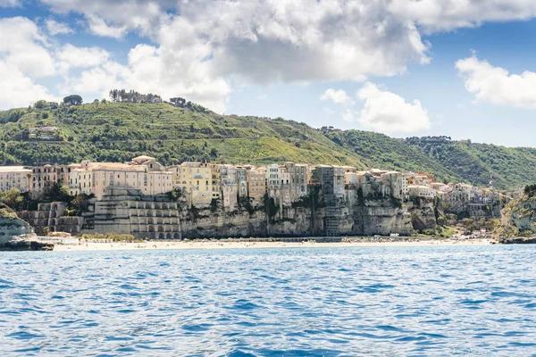 Vista aérea da bela cidade de Tropea, na Calábria, Itália — Fotografia de Stock