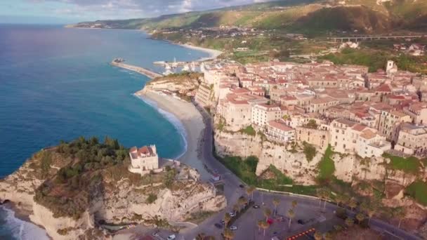 Luchtfoto Van Tropea Kliffen Door Tyrrheense Zee Calabrië Italië — Stockvideo