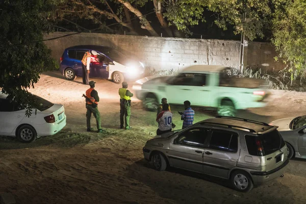 Poliskontroll på förorterna i Maputo, Moçambique — Stockfoto