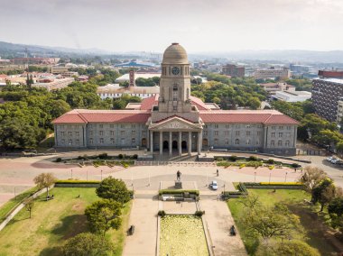 Pretoria, Güney'in kalbindeki Tshwane belediye binasının havadan görünümü