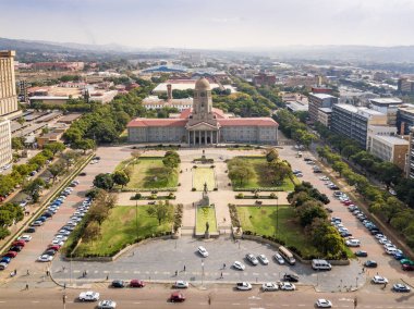 Pretoria, Güney'in kalbindeki Tshwane belediye binasının havadan görünümü