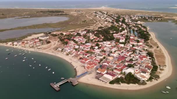 Ria Formosa, Olhao, Algarve, Portekiz 'deki Armona adasının havadan görünüşü — Stok video