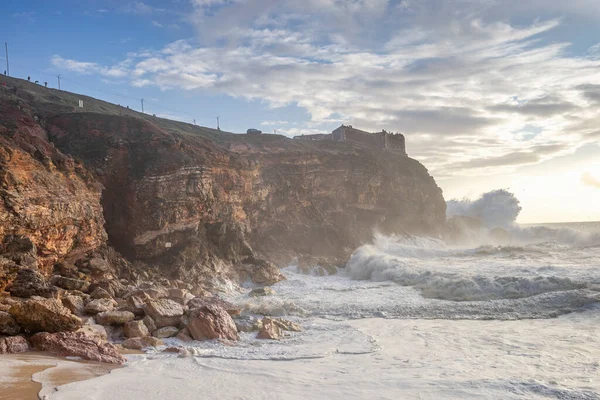 Niespokojne Morze Plaży North Beach Słynnego Nazare Środkowa Portugalia — Zdjęcie stockowe