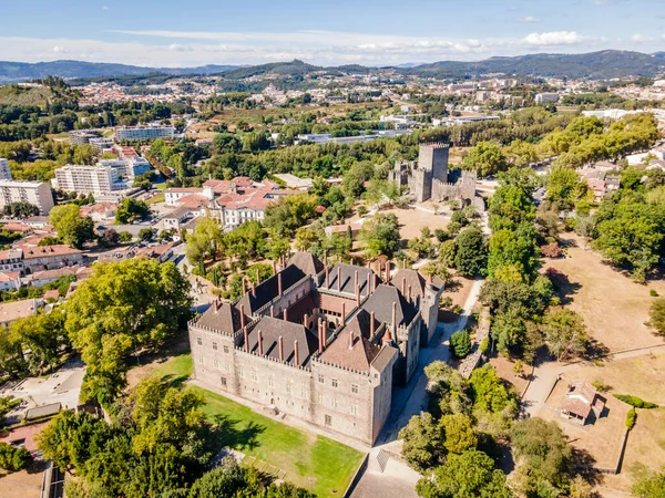 Vista Aérea Del Palacio Los Duques Braganza Castillo Guimaraes Portugal —  Fotos de Stock