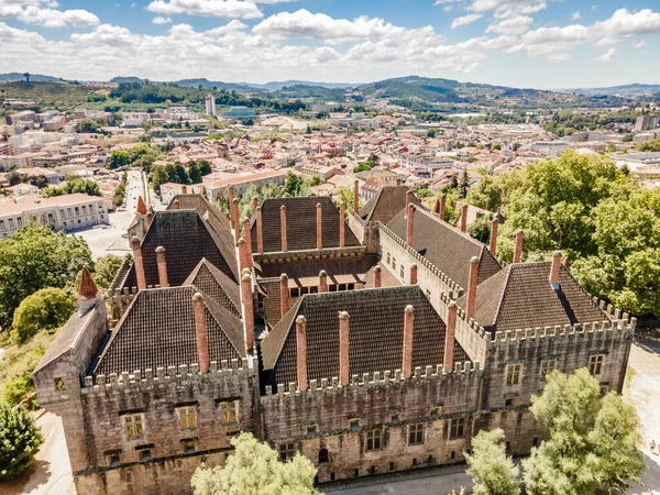 Vista Aérea Del Palacio Los Duques Braganza Ciudad Guimaraes Portugal —  Fotos de Stock