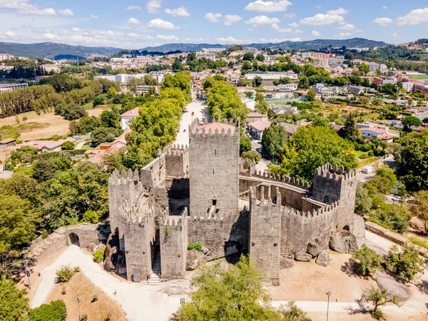 Portekiz 'in ilk başkenti Guimaraes Kalesi' nin havadan görünüşü