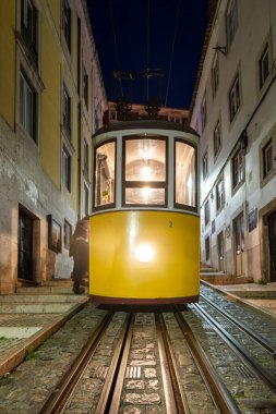 Lizbon 'da geleneksel sarı tren - Portekiz' in başkenti