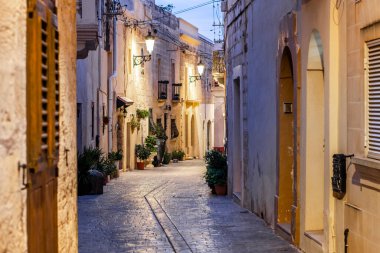 Avrupa 'nın Malta kentinde Rabat Mdina' nın ortaçağ sokakları aydınlandı.