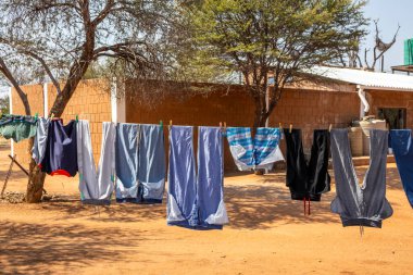 Outjo, Namibya giysileri yerel hayatın ayrılmaz bir parçası.