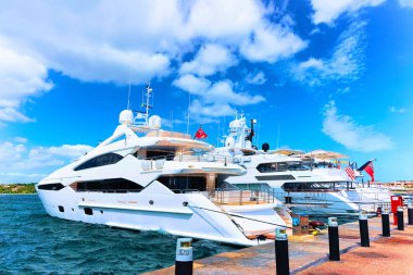 Porto Cervo resort, Costa Smeralda, Sardunya, İtalya'nın marinada, Lüks Yatlar.