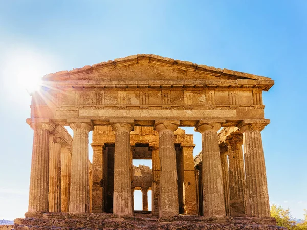 Sicilya, İtalya Adası üzerinde Agrigento'da Concordia Tapınağı