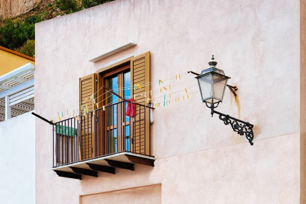 Balcón Una Casa Casco Antiguo Cefalu Región Palermo Isla Sicilia —  Fotos de Stock