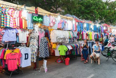 Can tho, Vietnam - 27 Şubat 2016: Sokak pazar ve eroinle giysilerle Can Tho, Vietnam