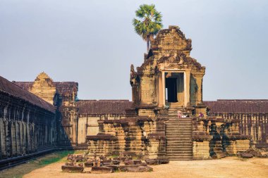 Angkor Wat Tapınağı Siem Reap, Kamboçya'da karmaşık. Tapınağın suya yansıyan
