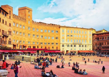 Siena, İtalya - 18 Ekim 2016: İnsanlar, Piazza del Campo Meydanı Siena, Toskana, İtalya