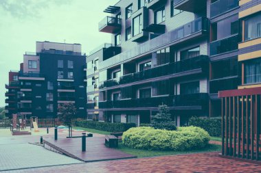 Daire konut Avrupa kompleksi. İle açık hava tesisleri.