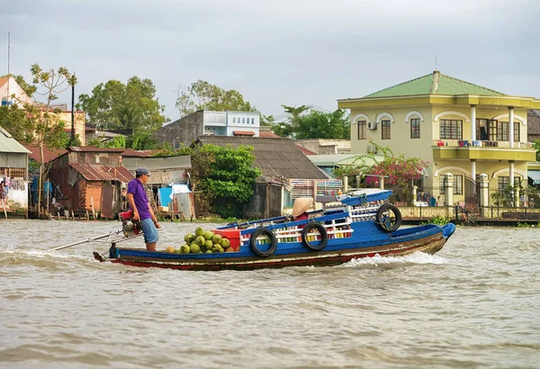 Can Tho Vietnam Şubat 2016 Hindistancevizi Tekne Satan Adam Can — Stok fotoğraf