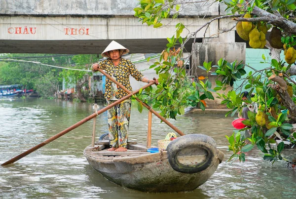 Can Tho Vietnam Febrero 2016 Mujer Barco Que Mercado Flotante — Foto de Stock