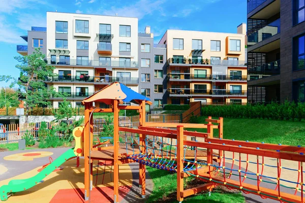 Parque Infantil Complejo Europeo Moderno Apartamentos Residenciales Barrio Con Instalaciones — Foto de Stock