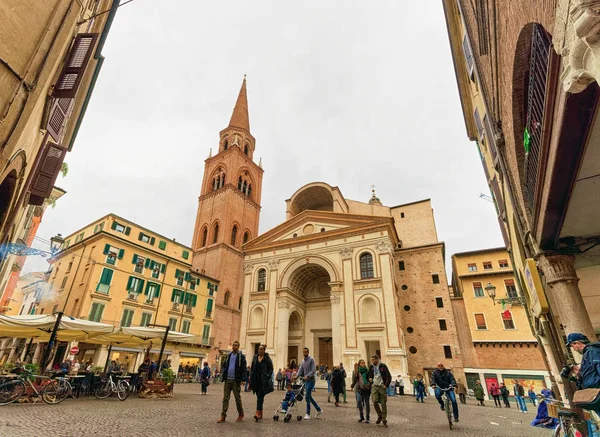 Mantova Olaszország Október 2016 Emberek Basilica Sant Andrea Piazza Andrea — Stock Fotó