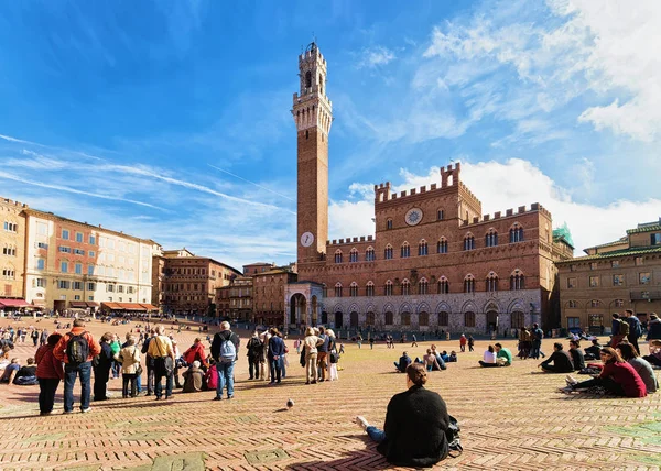 Siena Olaszország Október 2016 Turisták Torre Del Magnia Torony Campo — Stock Fotó