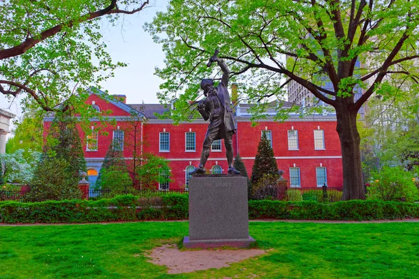 Filadelfia Estados Unidos Mayo 2015 Estatua Del Firmante Signers Park —  Fotos de Stock