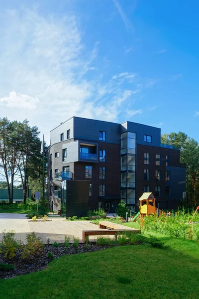 Daire bina kompleksi, Çocuk oyun alanı. Ve açık hava tesisleri.