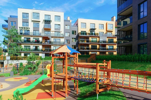 Parque Infantil Edificios Residenciales Apartamentos Instalaciones Aire Libre — Foto de Stock