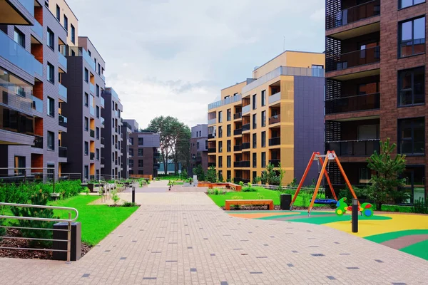Parque Infantil Con Complejo Europeo Moderno Apartamentos Residenciales Barrio Con — Foto de Stock