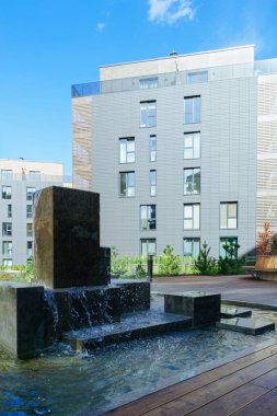 Apartman üç aylık dönemin mimari kompleks Çeşmede. Ve açık hava tesisleri.