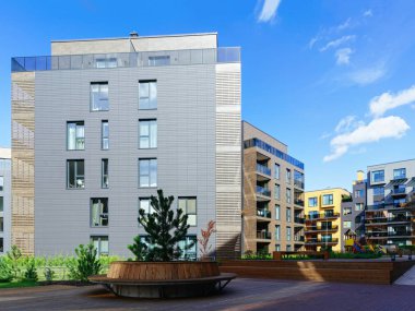 Çam ağacı mimari kompleks daire konut, bina. Ve açık hava tesisleri.