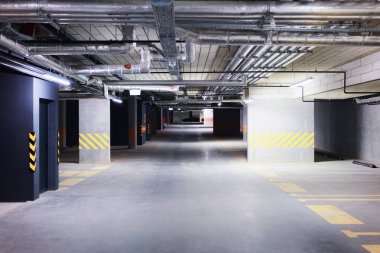 Yeraltı araba otoparkta modern bir daire ev