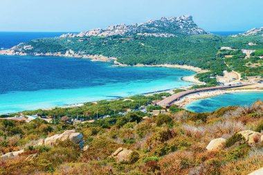 Yol ve beach Santa Teresa Gallura, Sardunya, İtalya ile sahne