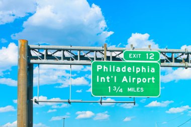 Philadelphia International Airport Road göstergesi plaka.
