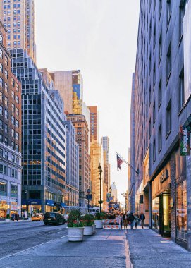 New York, ABD - 26 Nisan 2015: 44 Doğu ve Batı Midtown Manhattan, New York City, Amerika Birleşik Devletleri