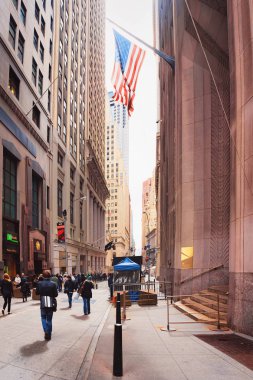 New York, Amerika Birleşik Devletleri - 24 Nisan 2015: Aşağı Manhattan sokakta